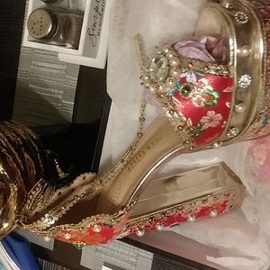 Red platform Azalea Wang